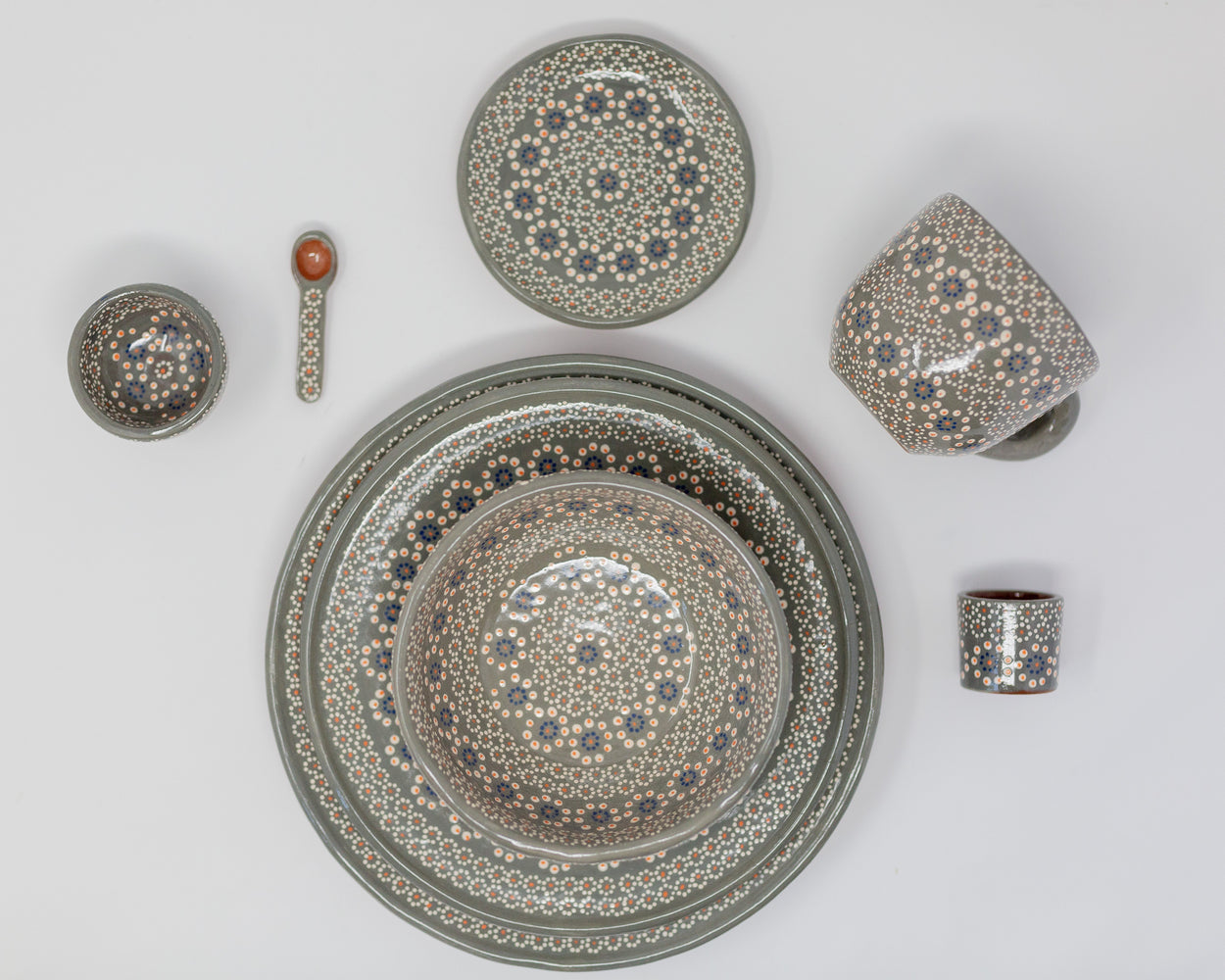 Capula Ceramic Dinnerware Sets Dinnerware Collections Mamai Grey and Pink 